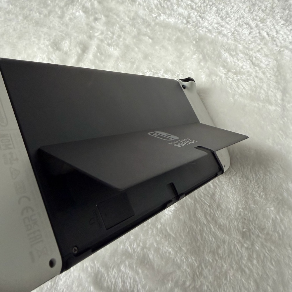 Nintendo OLED Switch Gen 1 - Picture 5 of 17